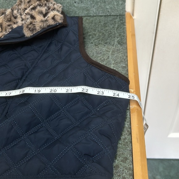 Weatherproof dark blue vest with faux fur - Picture 6 of 7